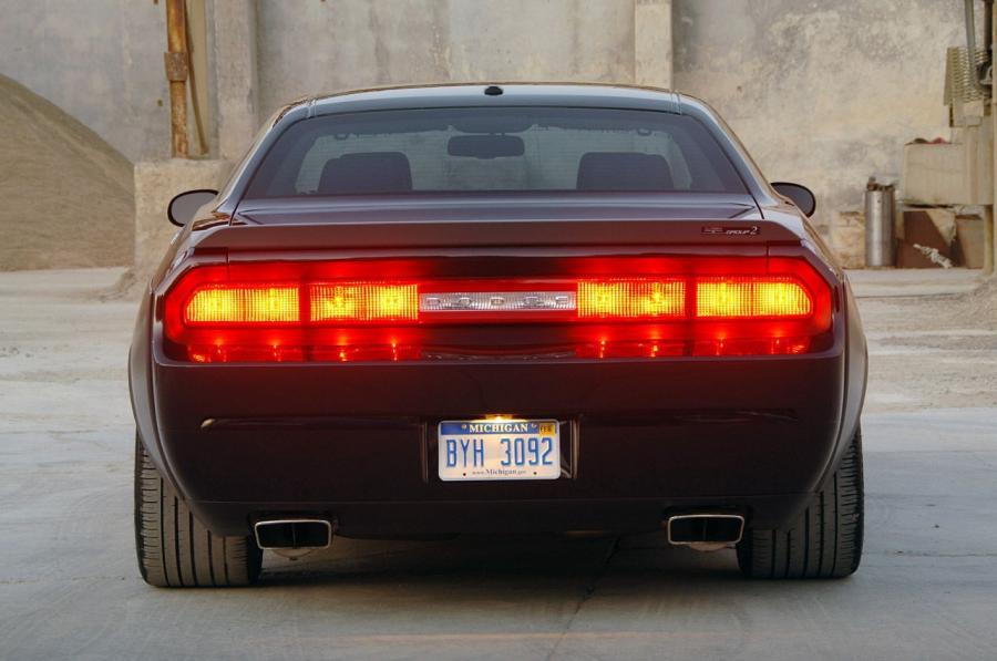  Dodge Challenger Widebody Classic Design Concepts 2009 года  (фото 3 из 34)